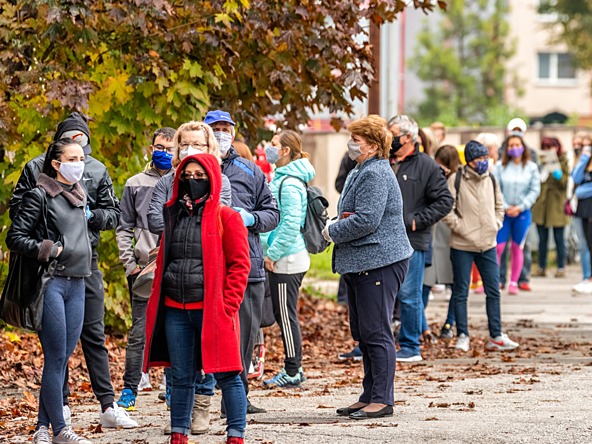 People in Covid-19 testing queue